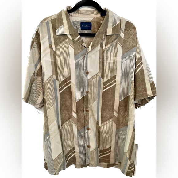 Tommy Bahama Other - TOMMY BAHAMA Men's XL Hawaiian Short Button Up Shirt 100% Silk pattern